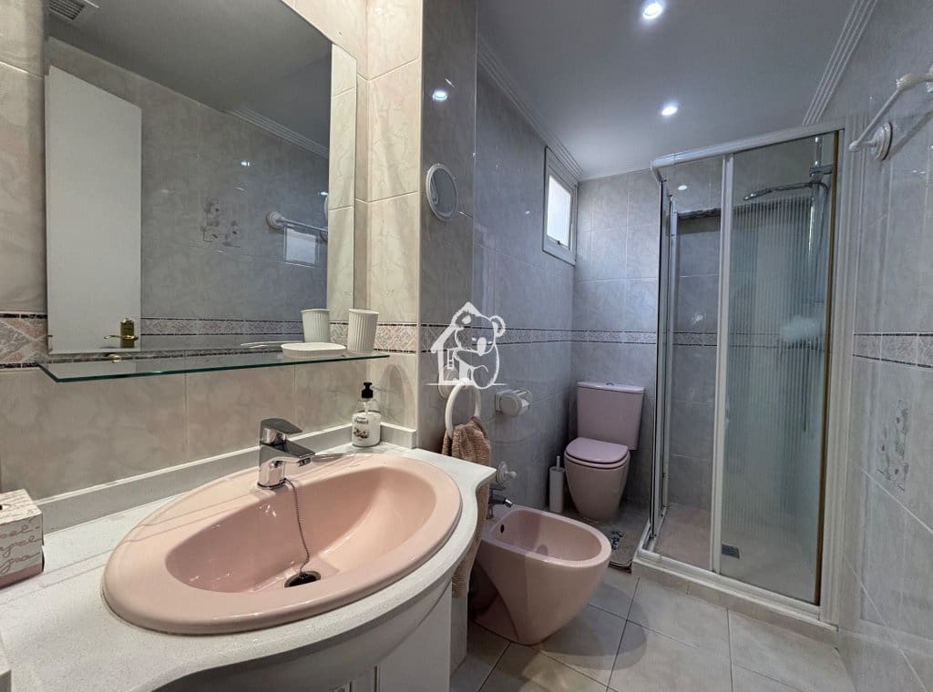 3 bedroom Penthouse for rent in Torrevieja - € 950 (Ref: 9451659)