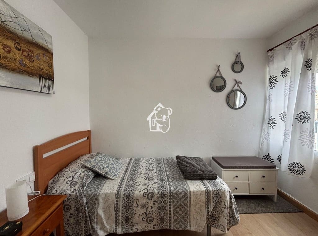 3 bedroom Penthouse for rent in Torrevieja - € 950 (Ref: 9451659)