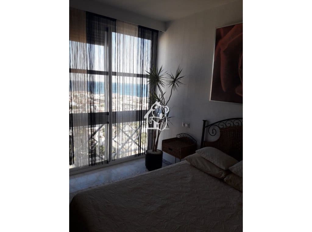 2 sovrum Takvåning att hyra i Torrevieja med pool - 1 000 € (Ref: 9451661)