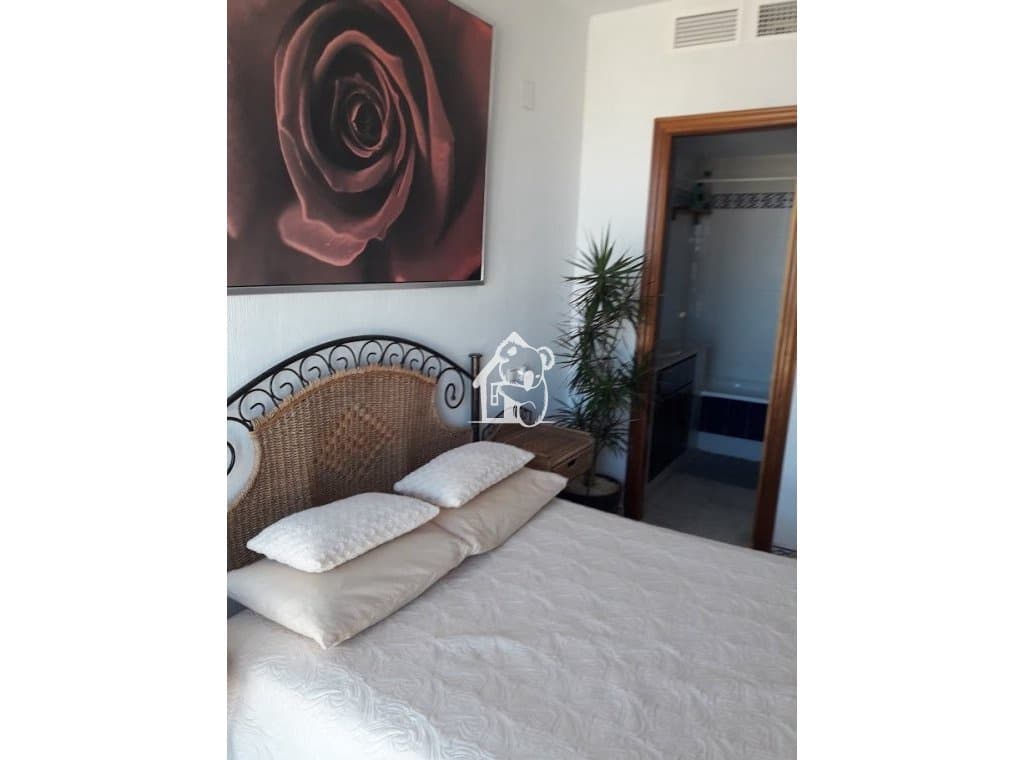 2 sovrum Takvåning att hyra i Torrevieja med pool - 1 000 € (Ref: 9451661)