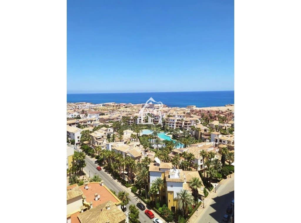 2 sovrum Takvåning att hyra i Torrevieja med pool - 1 000 € (Ref: 9451661)