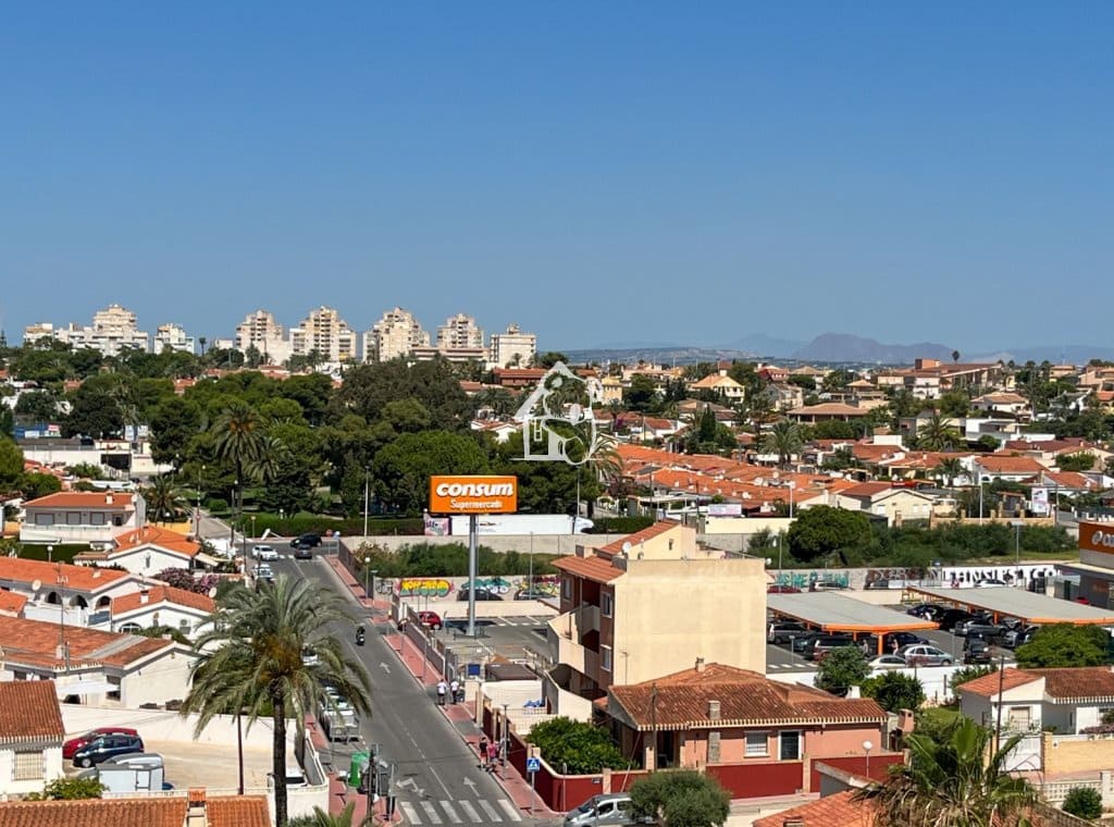 2 sovrum Takvåning att hyra i Torrevieja med pool - 1 000 € (Ref: 9451661)