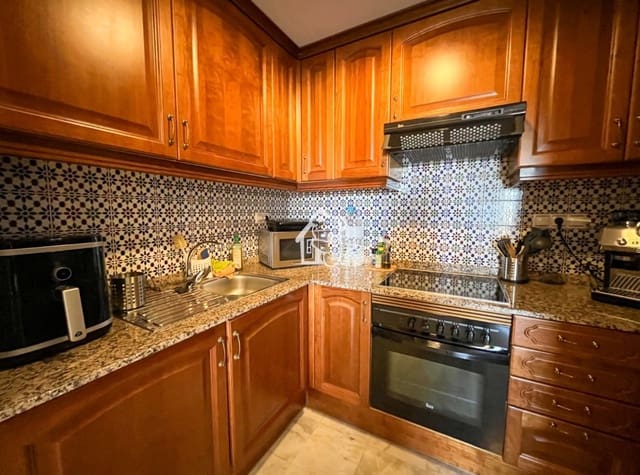 2 slaapkamer Penthouse te huur in Playa de los Locos, Torrevieja met zwembad - € 1.000 (Ref: 9451661)