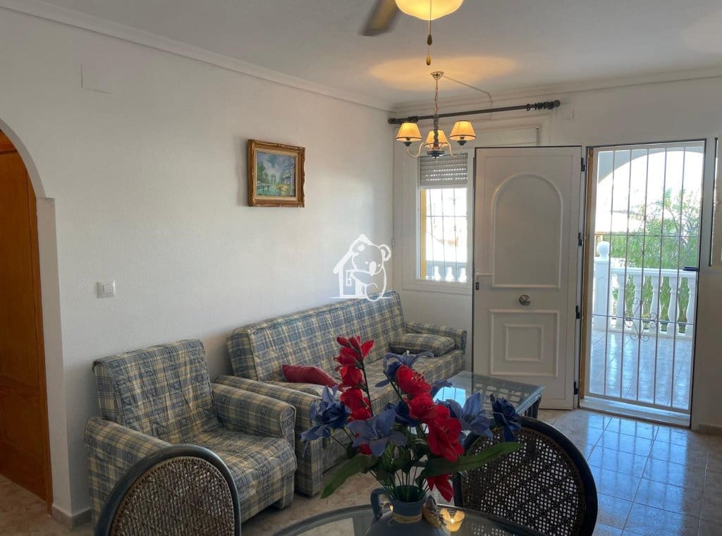 Chalet de 2 habitaciones en Guardamar del Segura en alquiler con piscina - 810 € (Ref: 9451662)