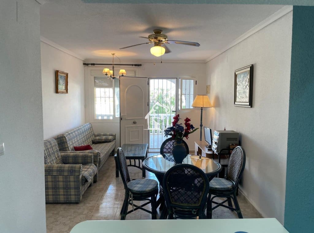 Chalet de 2 habitaciones en Guardamar del Segura en alquiler con piscina - 810 € (Ref: 9451662)