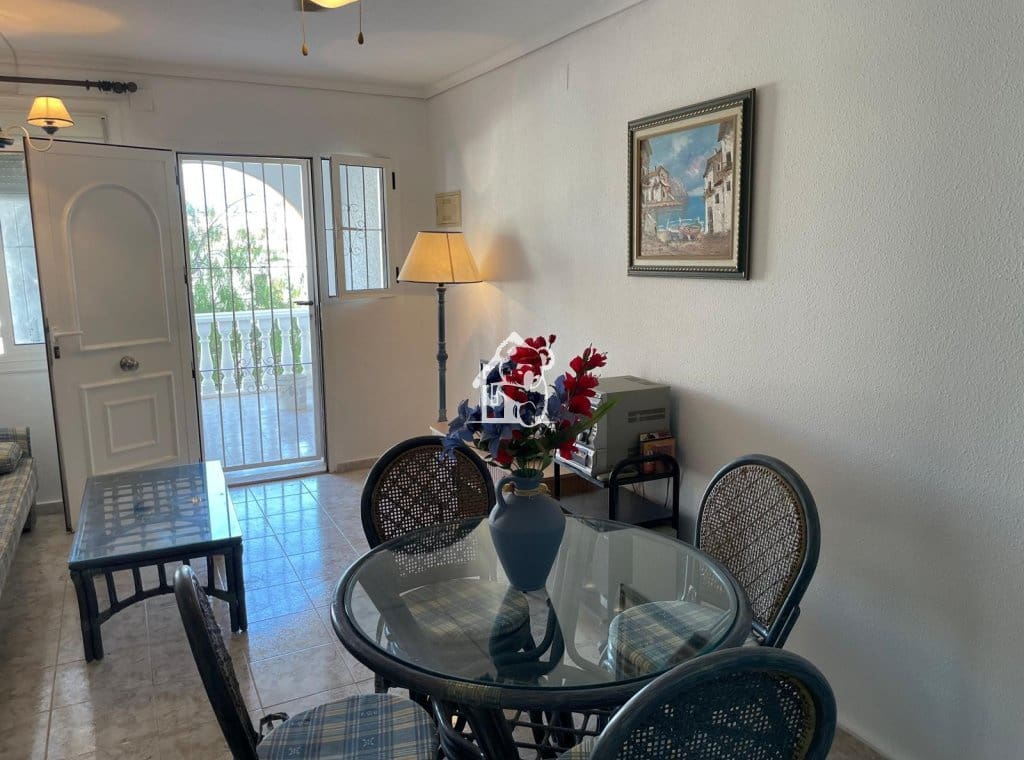 Chalet de 2 habitaciones en Guardamar del Segura en alquiler con piscina - 810 € (Ref: 9451662)