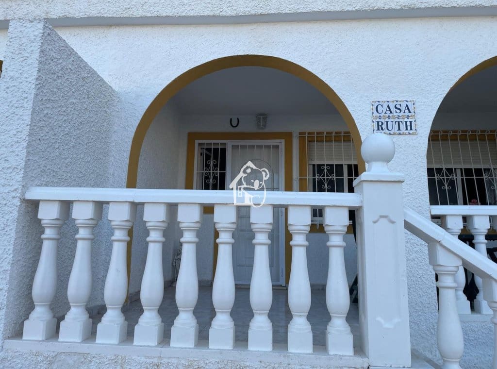 Chalet de 2 habitaciones en Guardamar del Segura en alquiler con piscina - 810 € (Ref: 9451662)