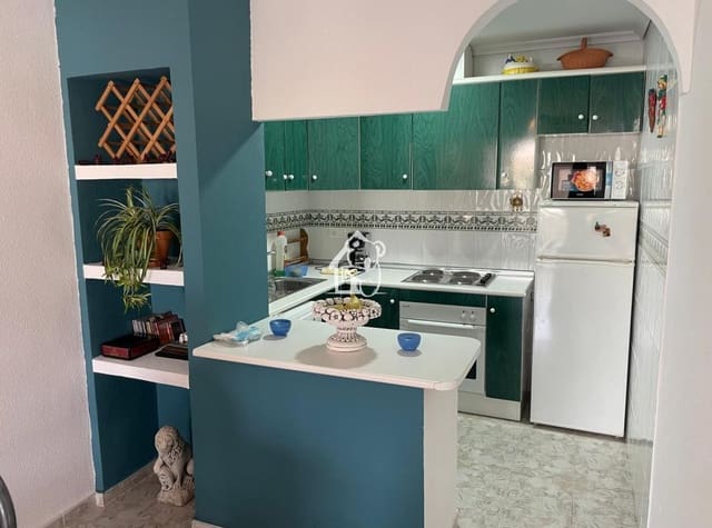 Chalet de 2 habitaciones en El Edén, Guardamar del Segura en alquiler con piscina - 810 € (Ref: 9451662)