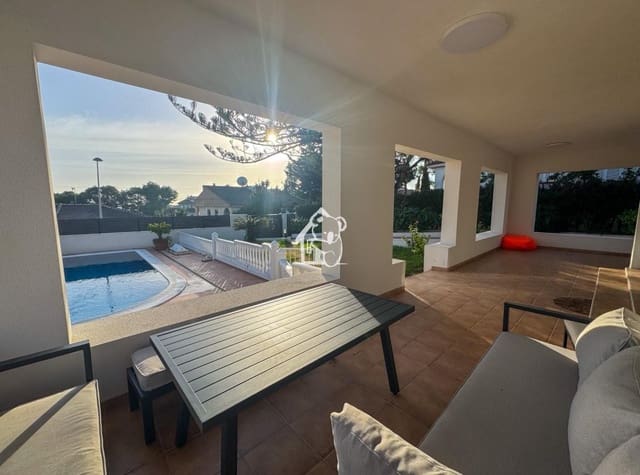 Villa/Maison de 6 chambres à louer à Los Balcones - Los Altos, Torrevieja avec piscine - 3 000 € (Ref: 9455697)