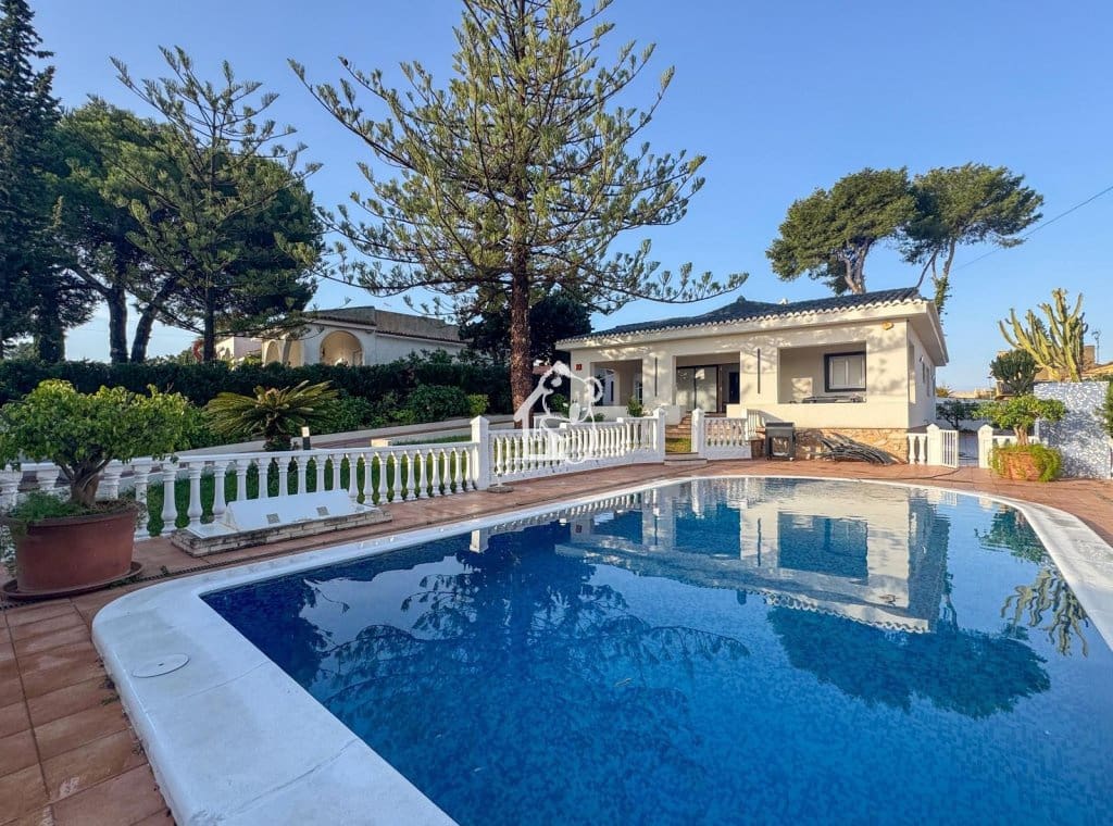 6 slaapkamer Villa te huur in Torrevieja met zwembad - € 3.000 (Ref: 9455697)