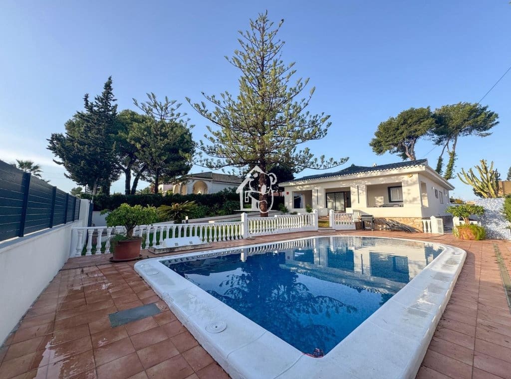 6 slaapkamer Villa te huur in Torrevieja met zwembad - € 3.000 (Ref: 9455697)