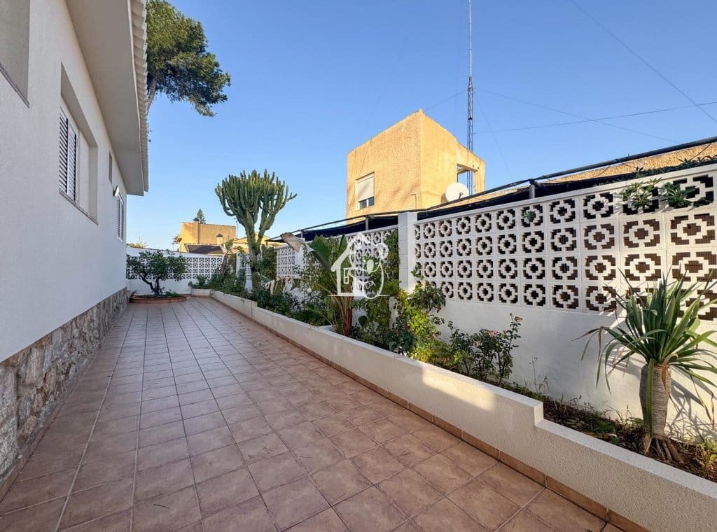 6 slaapkamer Villa te huur in Torrevieja met zwembad - € 3.000 (Ref: 9455697)