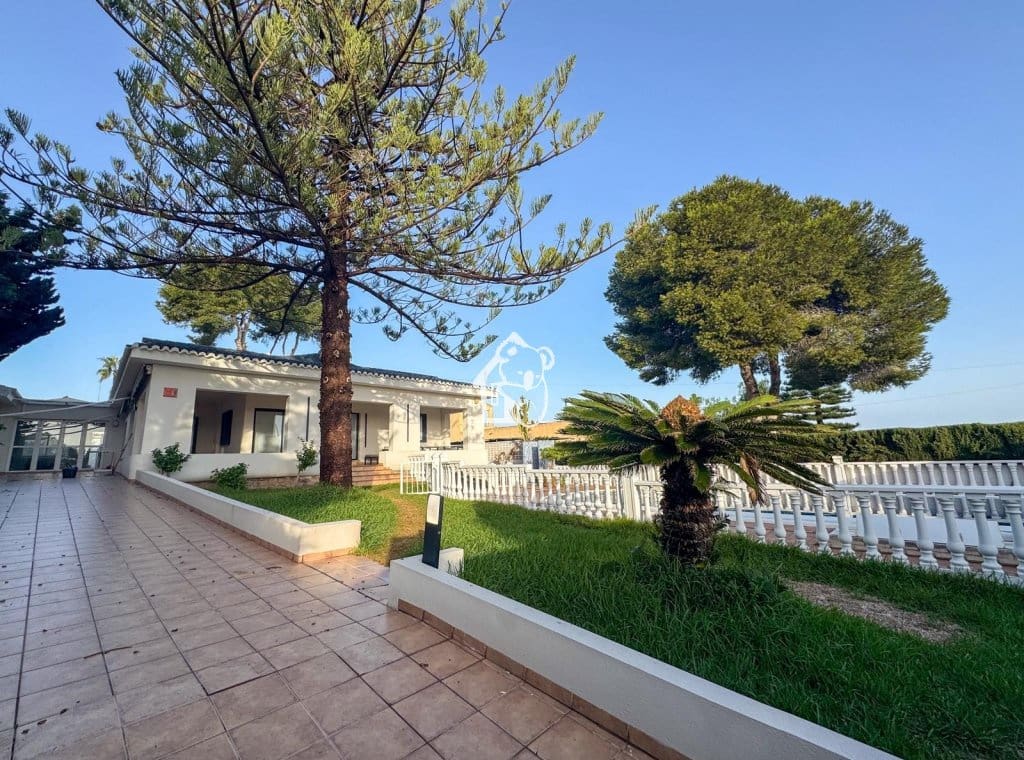 6 slaapkamer Villa te huur in Torrevieja met zwembad - € 3.000 (Ref: 9455697)