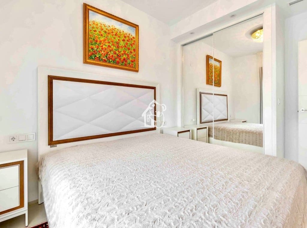 Penthouse de 2 chambres à louer à Arenales del Sol avec piscine - 1 535 € (Ref: 9460856)