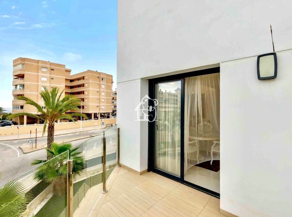 Penthouse de 2 chambres à louer à Arenales del Sol avec piscine - 1 535 € (Ref: 9460856)