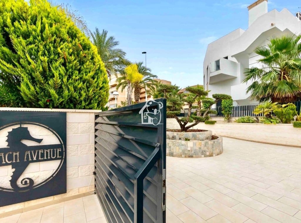 Penthouse de 2 chambres à louer à Arenales del Sol avec piscine - 1 535 € (Ref: 9460856)