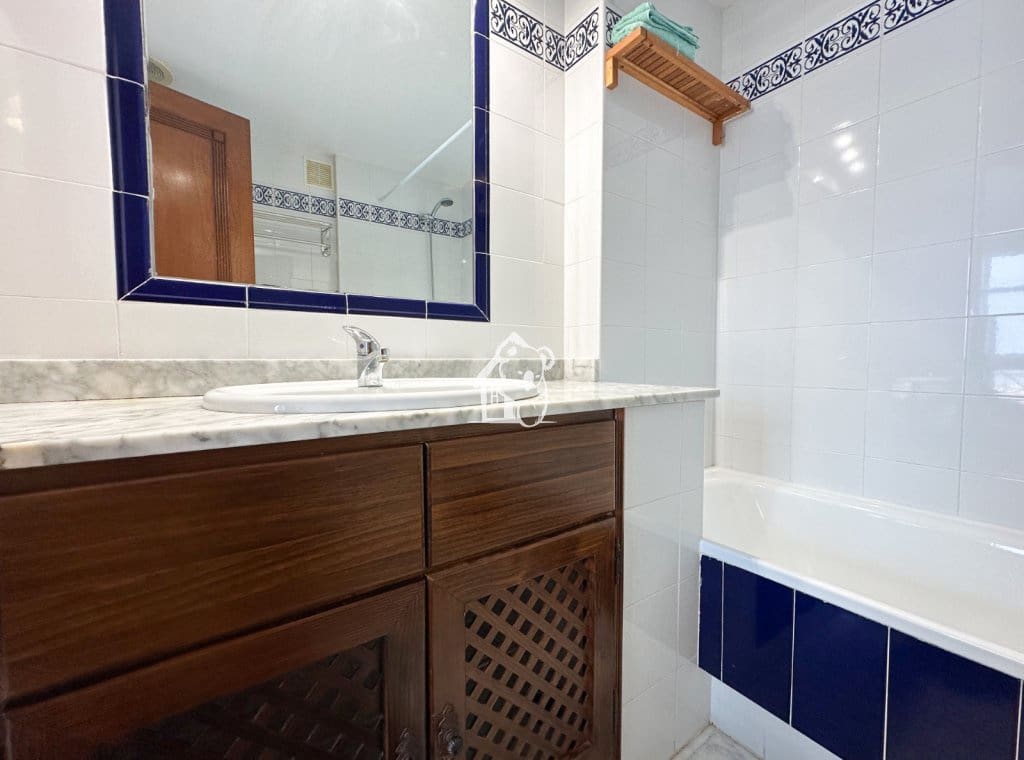 Ático de 2 habitaciones en Torrevieja en alquiler con piscina - 1.000 € (Ref: 9465091)