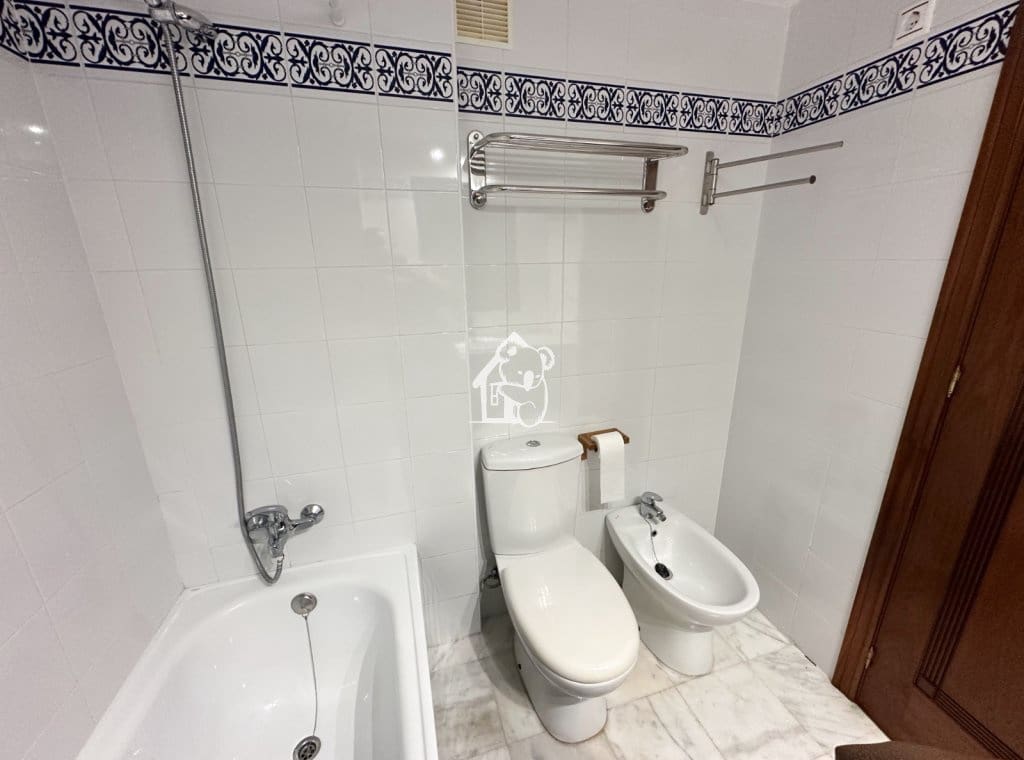 Ático de 2 habitaciones en Torrevieja en alquiler con piscina - 1.000 € (Ref: 9465091)