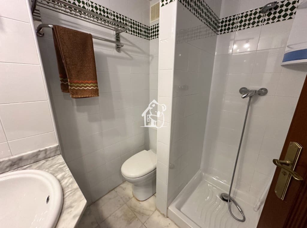 Ático de 2 habitaciones en Torrevieja en alquiler con piscina - 1.000 € (Ref: 9465091)