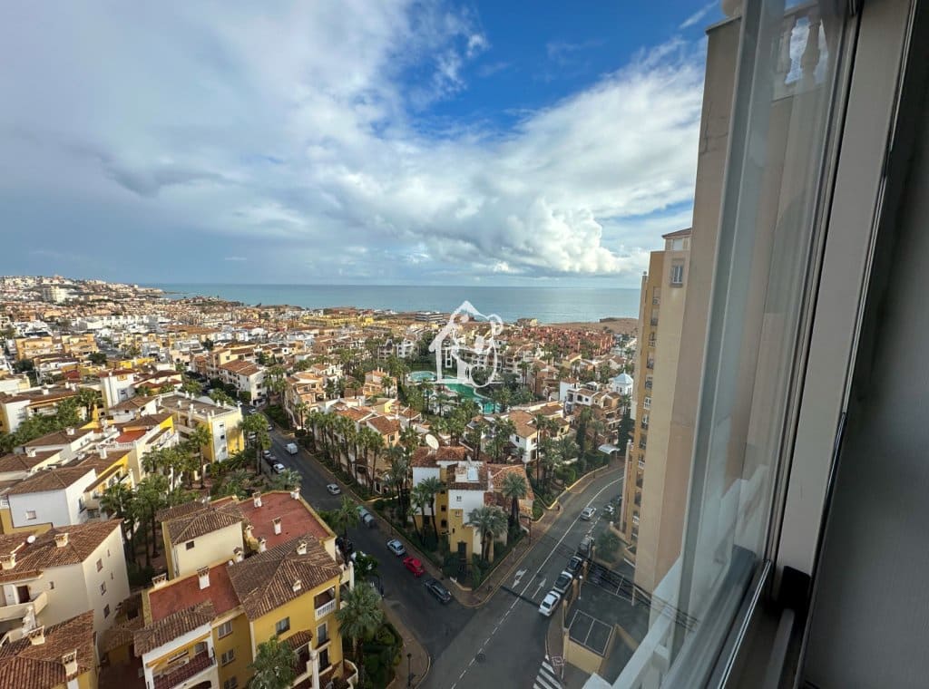 Ático de 2 habitaciones en Torrevieja en alquiler con piscina - 1.000 € (Ref: 9465091)