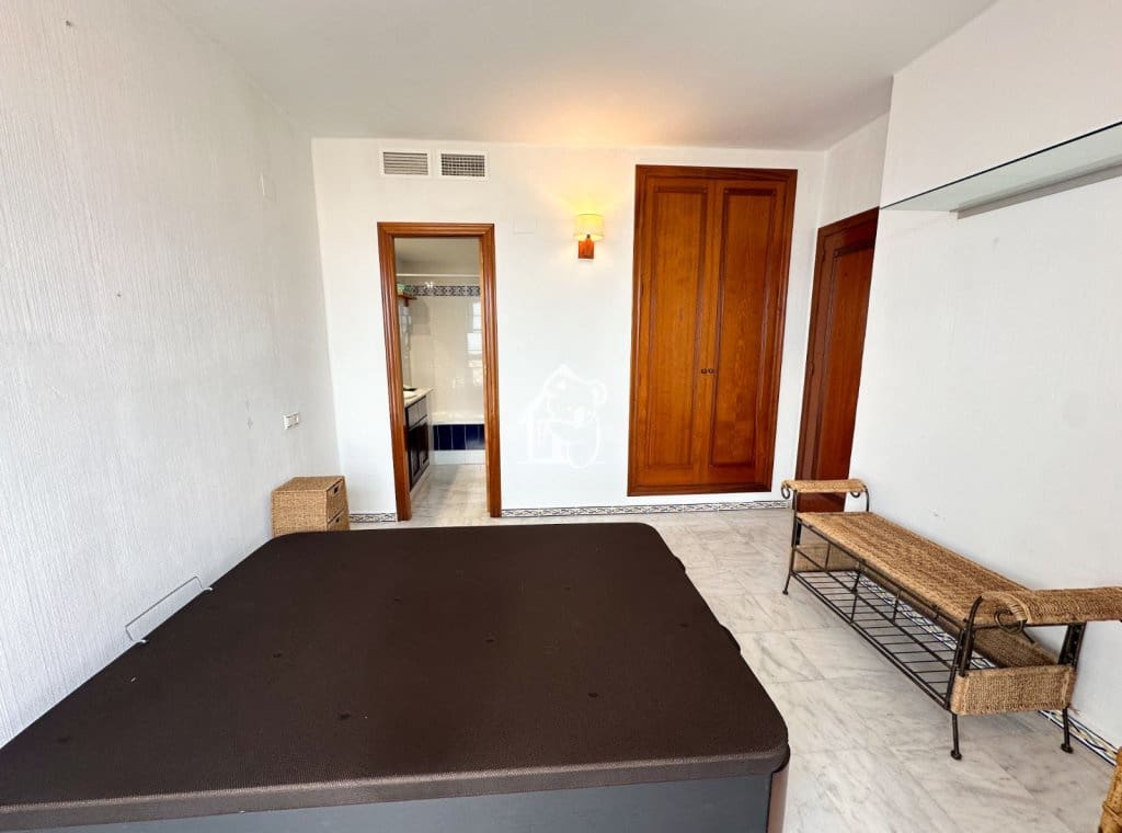 Ático de 2 habitaciones en Torrevieja en alquiler con piscina - 1.000 € (Ref: 9465091)