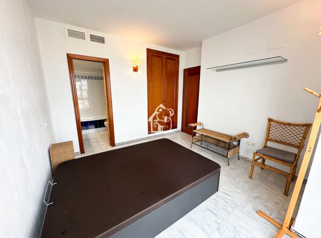 Ático de 2 habitaciones en Torrevieja en alquiler con piscina - 1.000 € (Ref: 9465091)