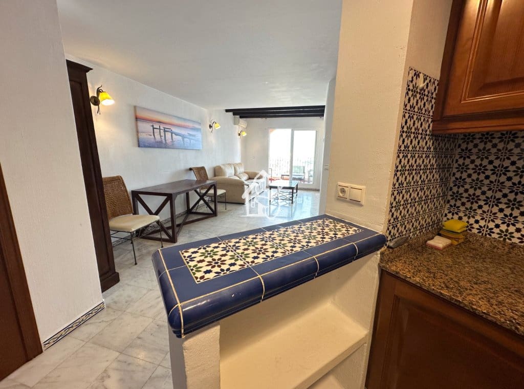 Ático de 2 habitaciones en Torrevieja en alquiler con piscina - 1.000 € (Ref: 9465091)