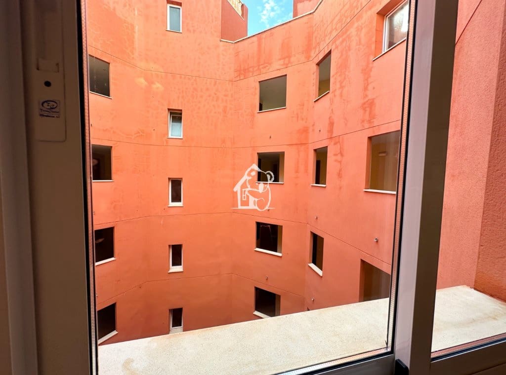 Ático de 2 habitaciones en Torrevieja en alquiler con piscina - 1.000 € (Ref: 9465091)