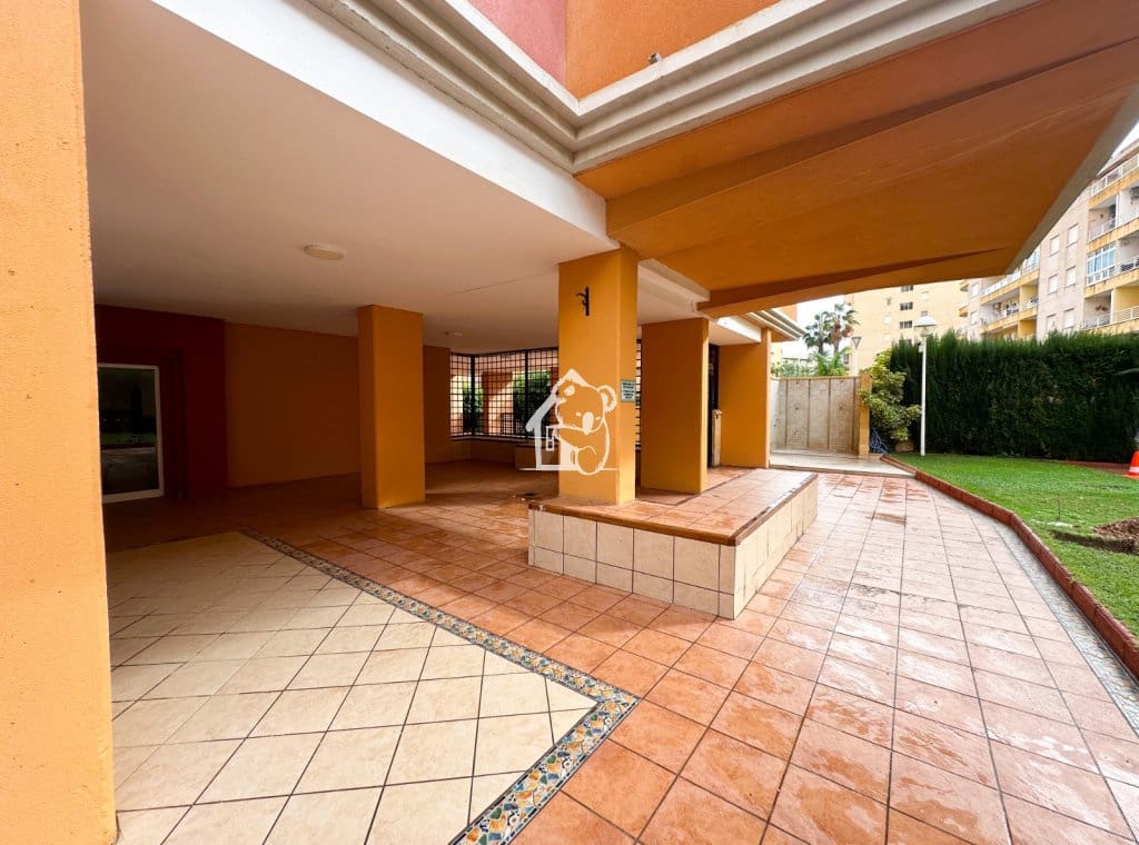 Ático de 2 habitaciones en Torrevieja en alquiler con piscina - 1.000 € (Ref: 9465091)