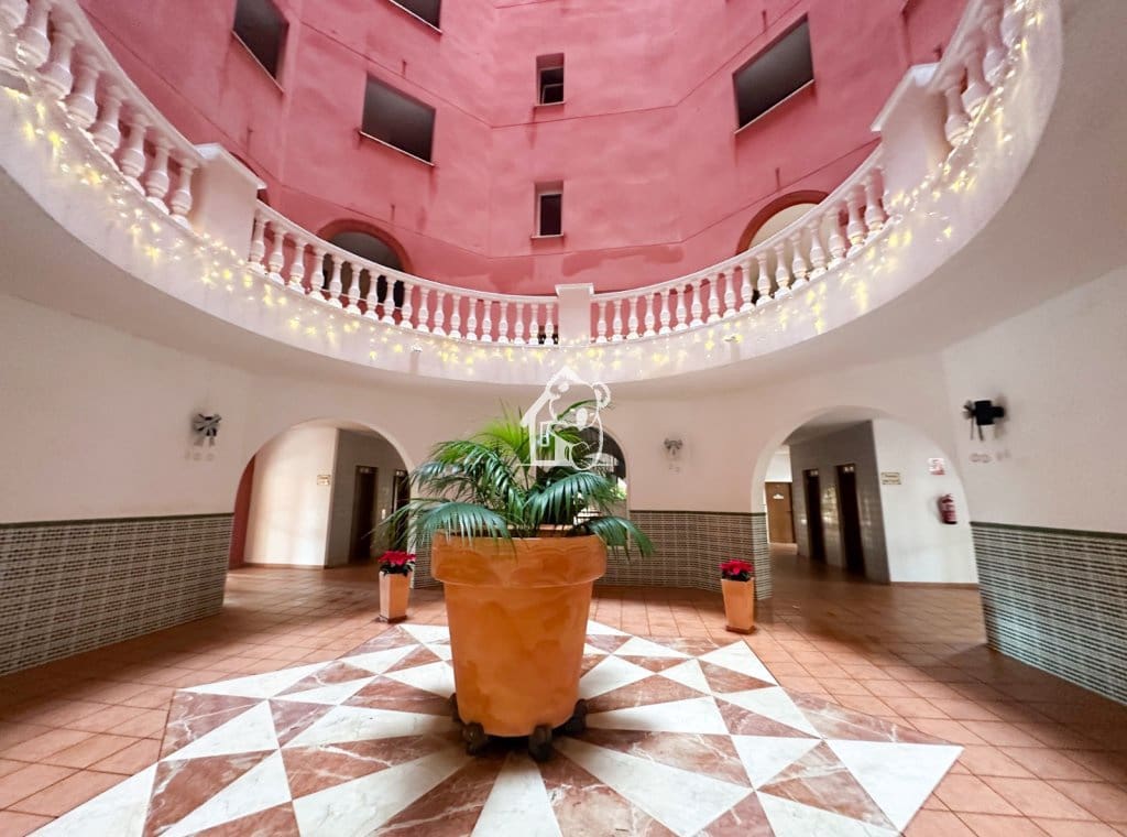 Ático de 2 habitaciones en Torrevieja en alquiler con piscina - 1.000 € (Ref: 9465091)