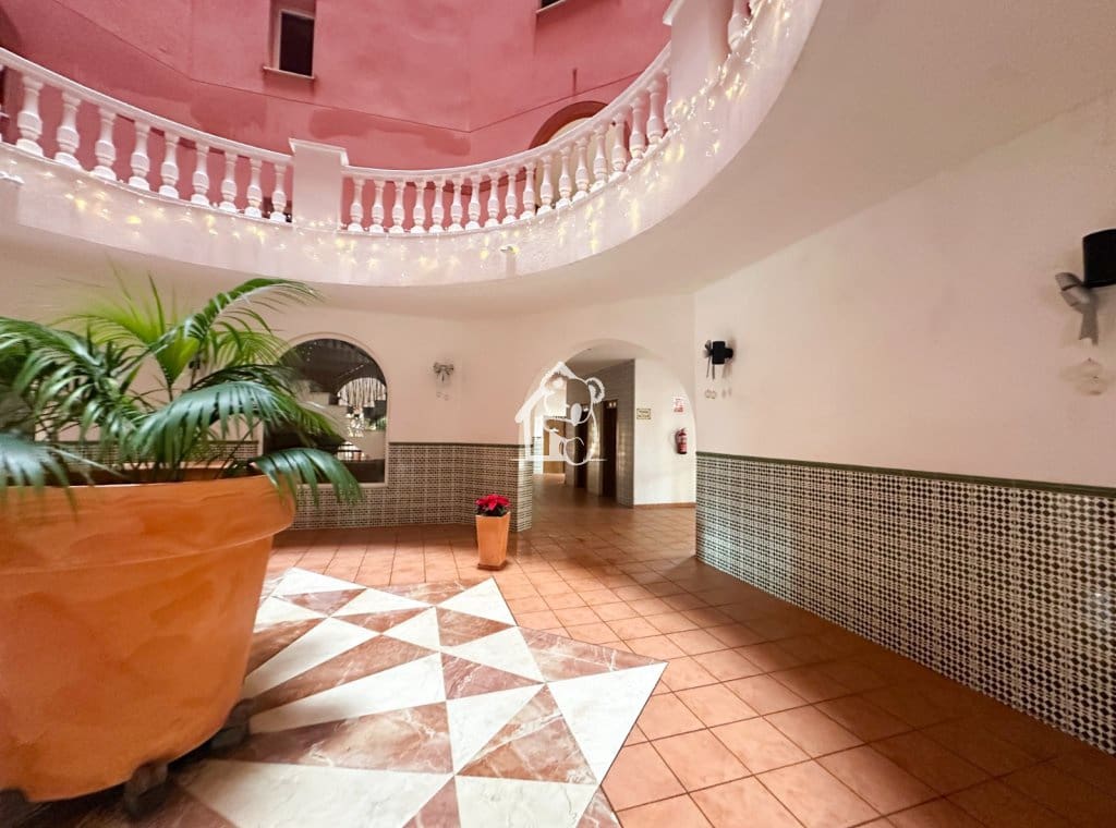 Ático de 2 habitaciones en Torrevieja en alquiler con piscina - 1.000 € (Ref: 9465091)