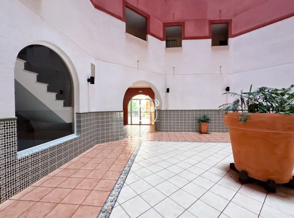 Ático de 2 habitaciones en Torrevieja en alquiler con piscina - 1.000 € (Ref: 9465091)