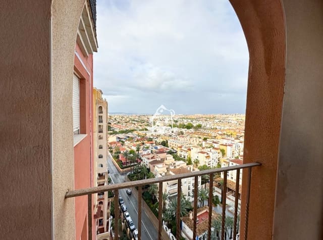 Ático de 2 habitaciones en Playa de los Locos, Torrevieja en alquiler - 1.000 € (Ref: 9465091)