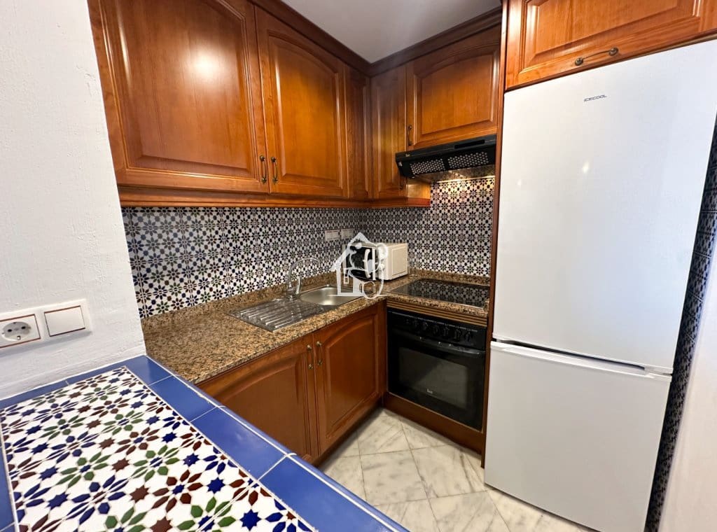 Ático de 2 habitaciones en Torrevieja en alquiler con piscina - 1.000 € (Ref: 9465091)