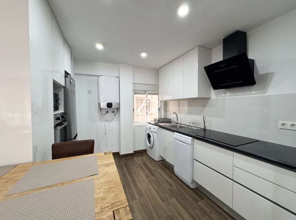 2 soveværelse Lejlighed til leje i Torrevieja - € 950 (Ref: 9465092)