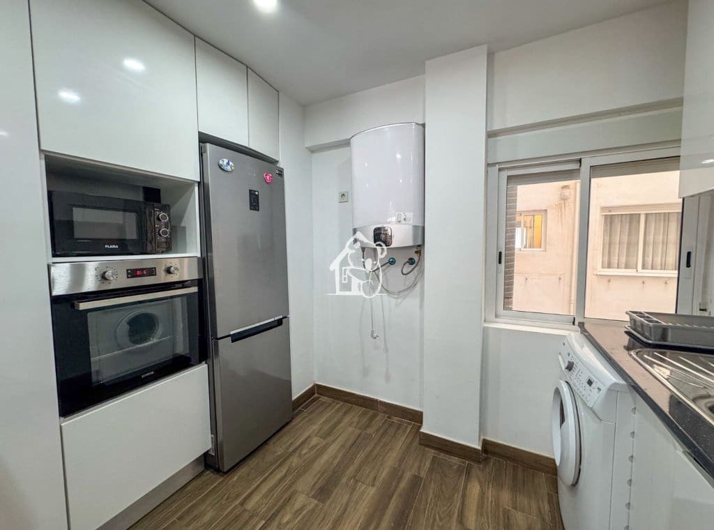 2 soveværelse Lejlighed til leje i Torrevieja - € 950 (Ref: 9465092)