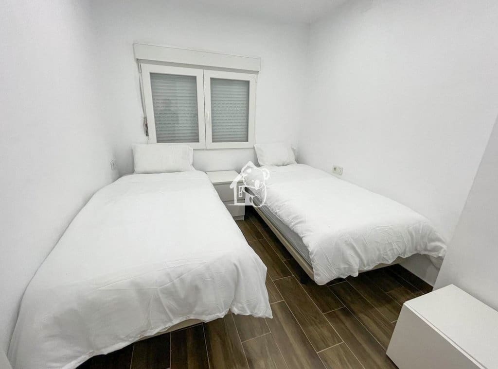 2 soveværelse Lejlighed til leje i Torrevieja - € 950 (Ref: 9465092)