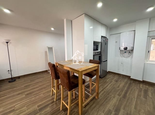 2 slaapkamer Appartement te huur in Las Piscinas Naturales, Torrevieja - € 950 (Ref: 9465092)