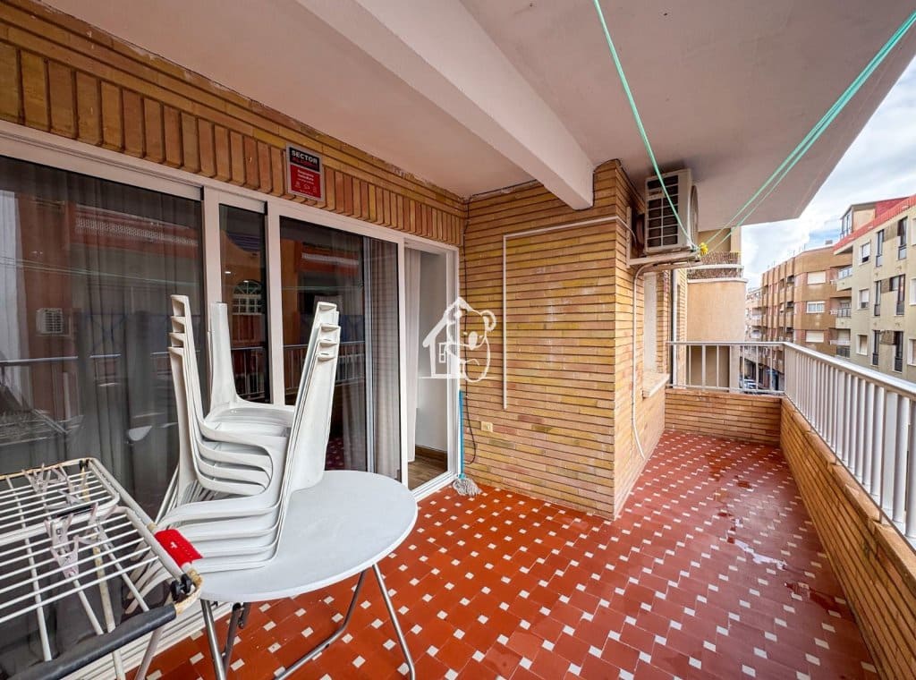 2 soveværelse Lejlighed til leje i Torrevieja - € 950 (Ref: 9465092)