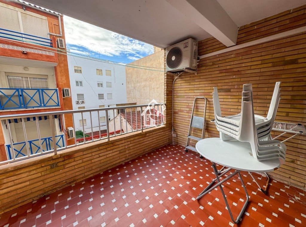 2 soveværelse Lejlighed til leje i Torrevieja - € 950 (Ref: 9465092)