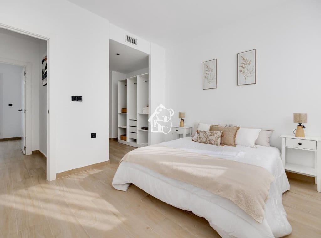 3 makuuhuone Huvila myytävänä paikassa Torrevieja mukana uima-altaan - 598 000 € (Ref: 9467908)