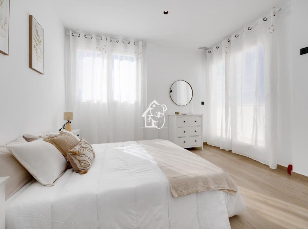 3 makuuhuone Huvila myytävänä paikassa Torrevieja mukana uima-altaan - 598 000 € (Ref: 9467908)