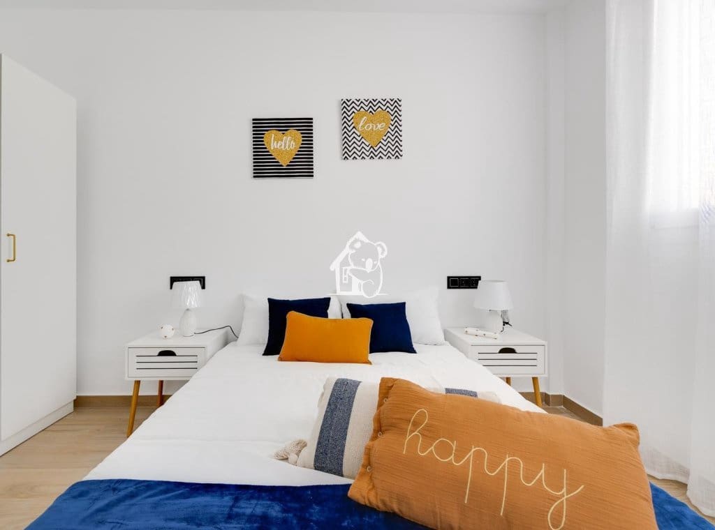 3 makuuhuone Huvila myytävänä paikassa Torrevieja mukana uima-altaan - 598 000 € (Ref: 9467908)