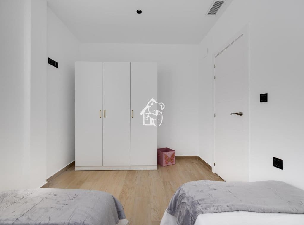 3 makuuhuone Huvila myytävänä paikassa Torrevieja mukana uima-altaan - 598 000 € (Ref: 9467908)