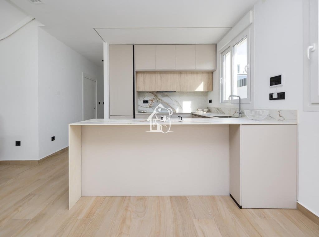 3 makuuhuone Huvila myytävänä paikassa Torrevieja mukana uima-altaan - 598 000 € (Ref: 9467908)