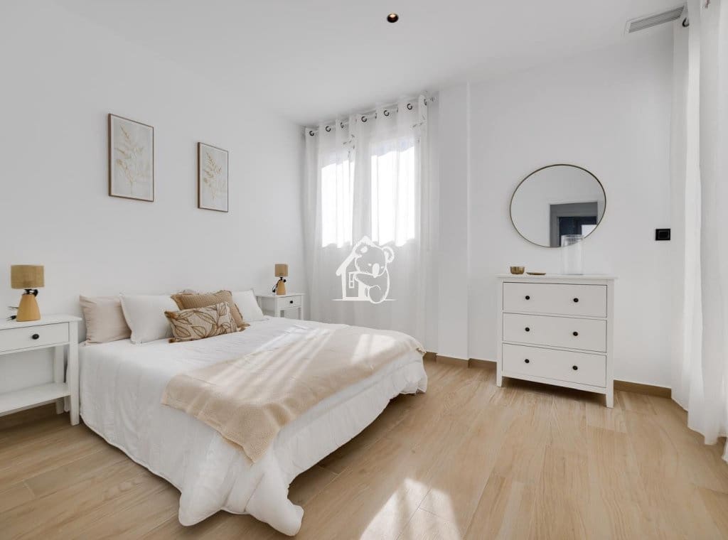 3 makuuhuone Huvila myytävänä paikassa Torrevieja mukana uima-altaan - 598 000 € (Ref: 9467908)