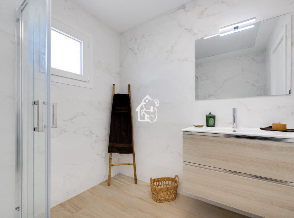 3 makuuhuone Huvila myytävänä paikassa Torrevieja mukana uima-altaan - 598 000 € (Ref: 9467908)