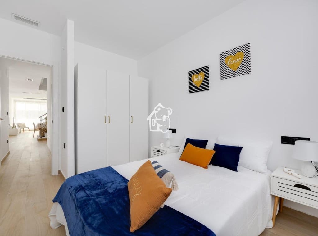 3 makuuhuone Huvila myytävänä paikassa Torrevieja mukana uima-altaan - 598 000 € (Ref: 9467908)