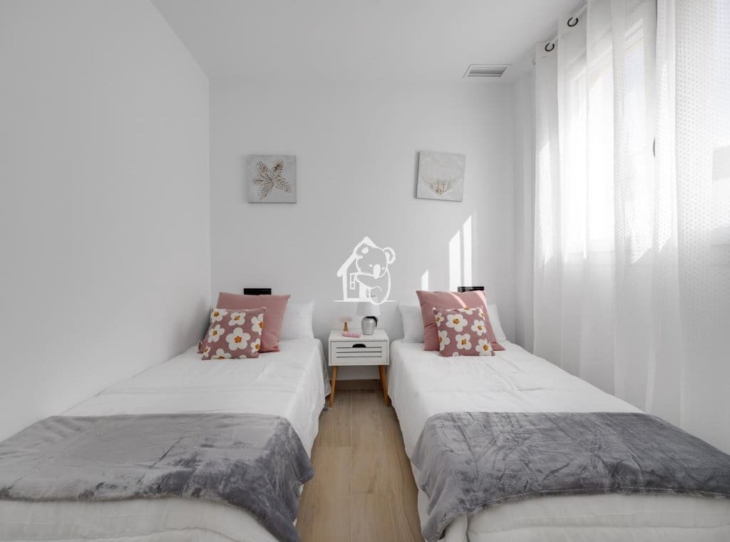 3 makuuhuone Huvila myytävänä paikassa Torrevieja mukana uima-altaan - 598 000 € (Ref: 9467908)