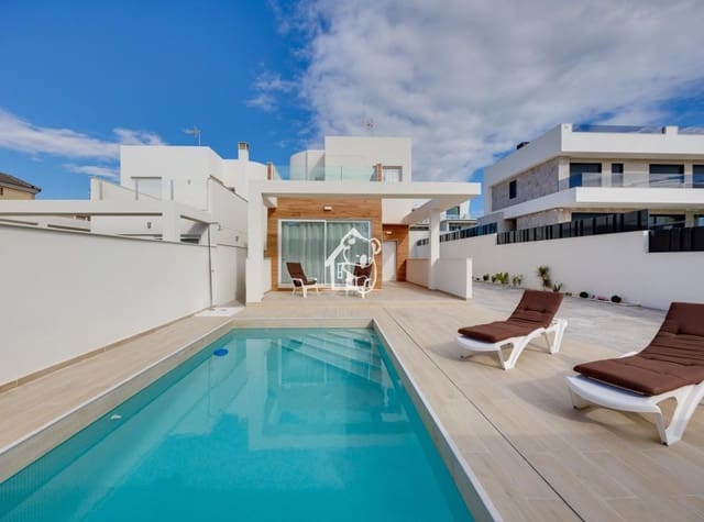 3 chambre Villa/Maison à vendre à Aguas Nuevas, Torrevieja avec piscine - 598 000 € (Ref: 9467908)